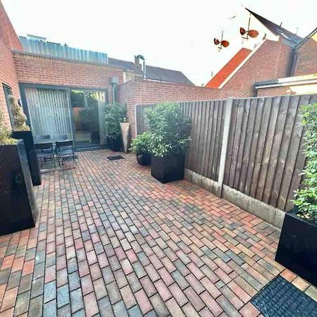 D & D Luxury Apartments Stanmore  Bagian luar foto
