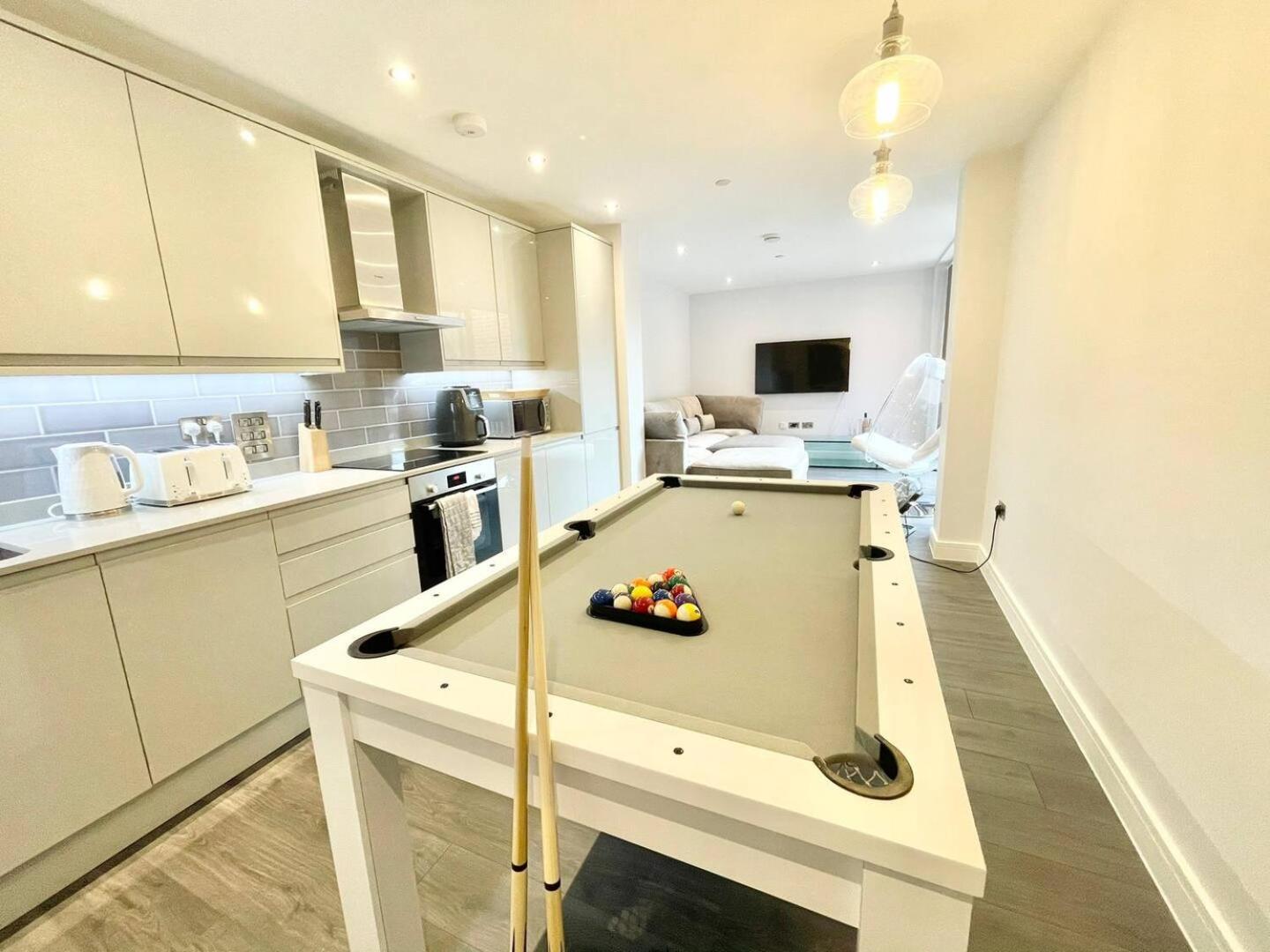 D & D Luxury Apartments Stanmore  Bagian luar foto