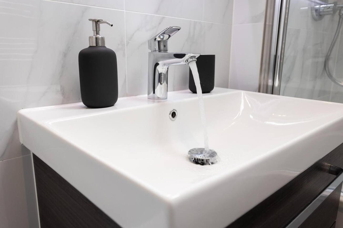 D & D Luxury Apartments Stanmore  Bagian luar foto