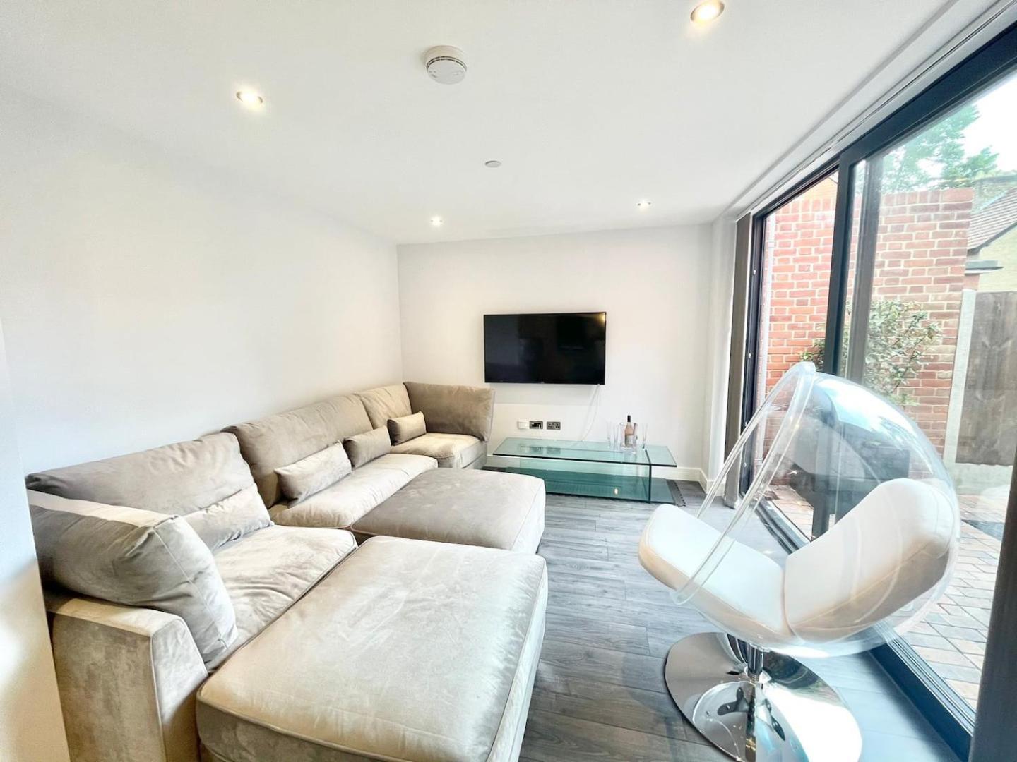 D & D Luxury Apartments Stanmore  Bagian luar foto