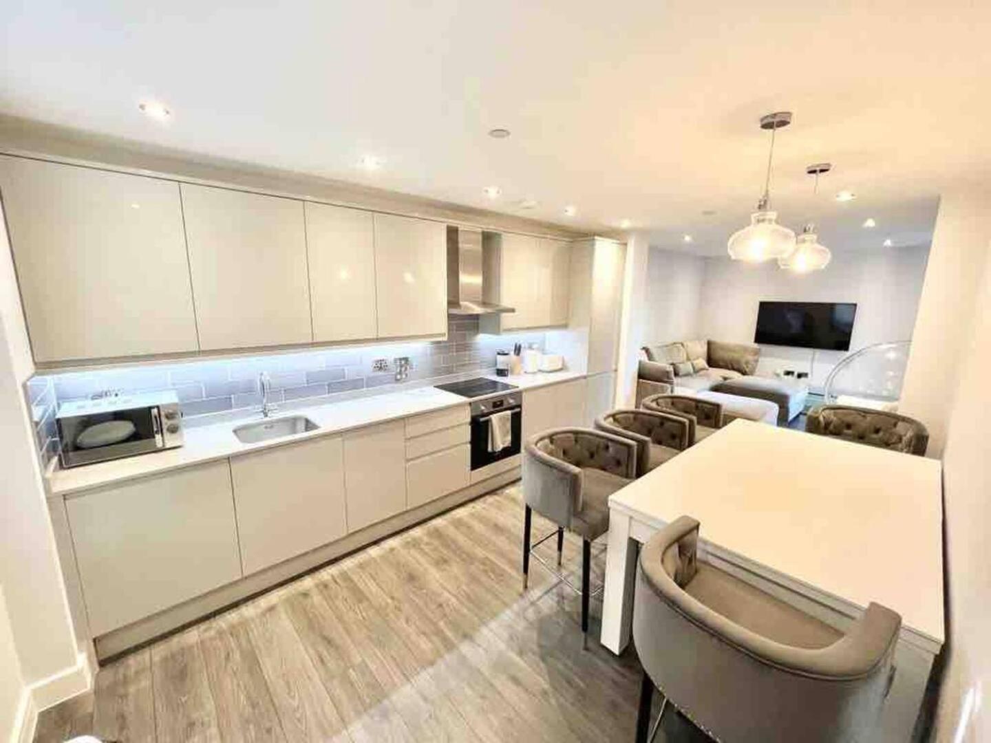 D & D Luxury Apartments Stanmore  Bagian luar foto