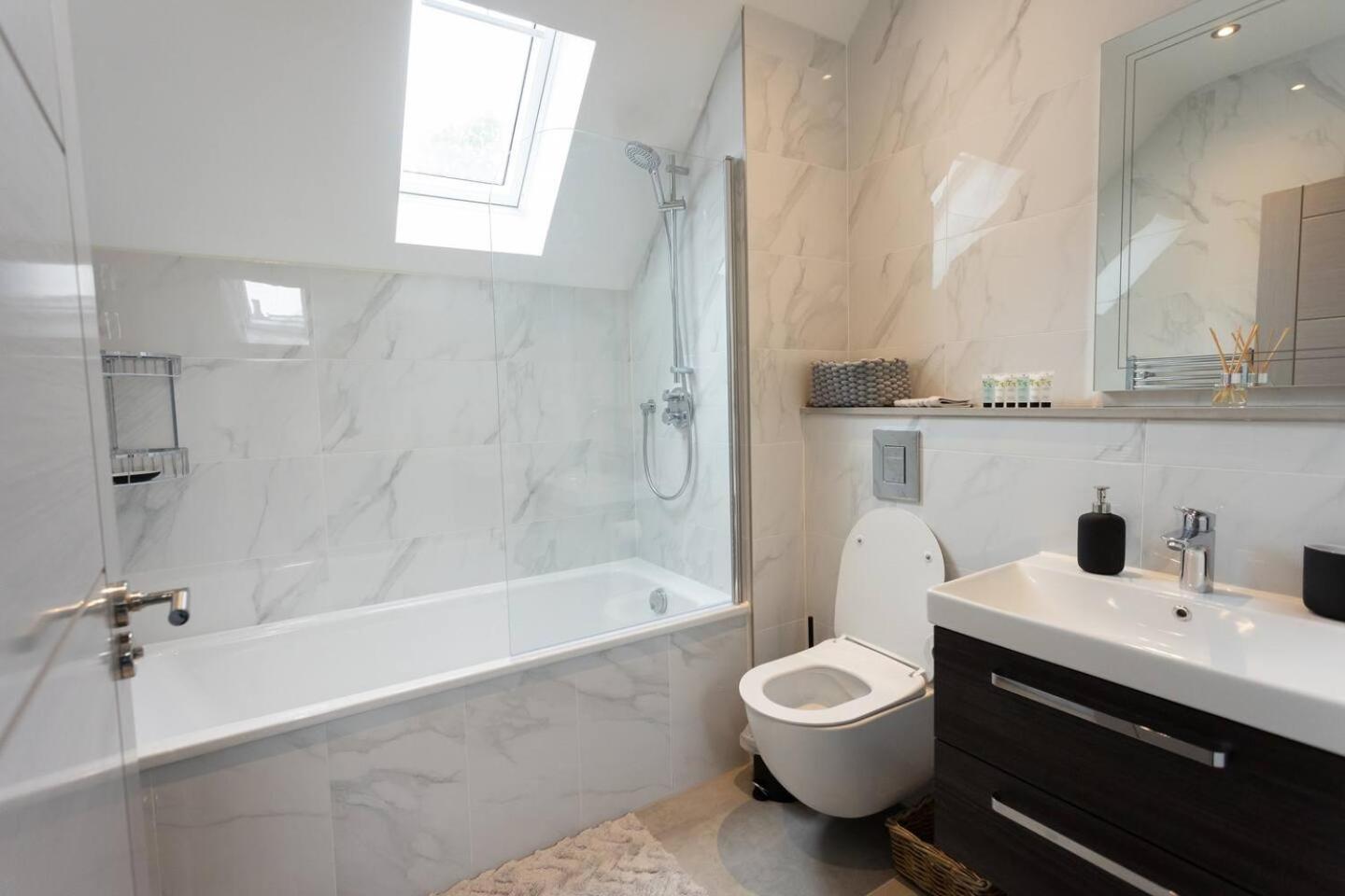 D & D Luxury Apartments Stanmore  Bagian luar foto